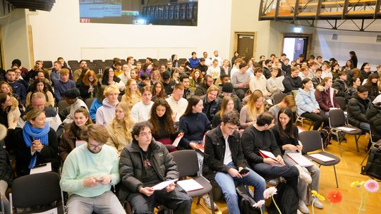Weit über 350 Erstemester begannen im Sommersemester 24 ihr Studium an der HFT Stuttgart