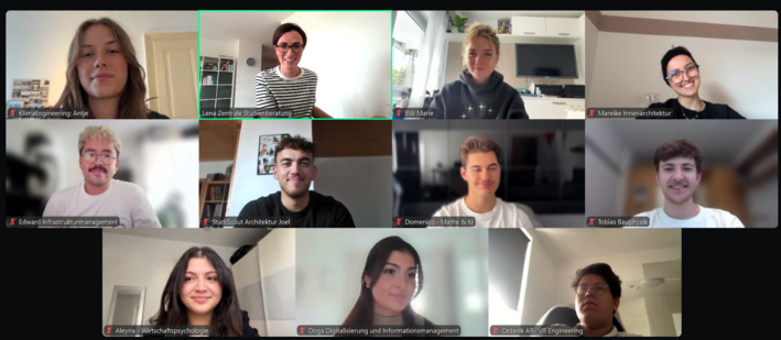 StudiScouts in Zoommeeting mit Zentraler Studienberatung