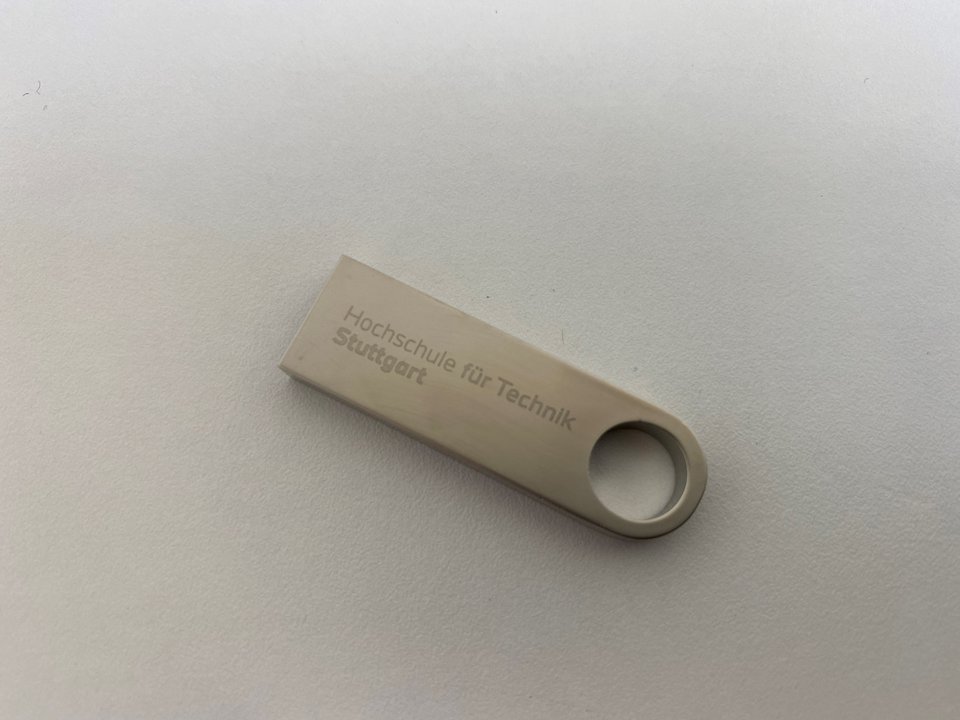 USB-Stick mit HFT Logo