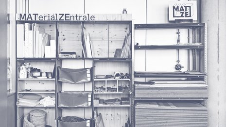 Abbildung der Materialien im Regal der MATZE – Materialzentrale
