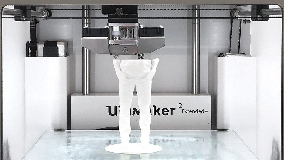 3D-Drucker produziert Modell einer Person 