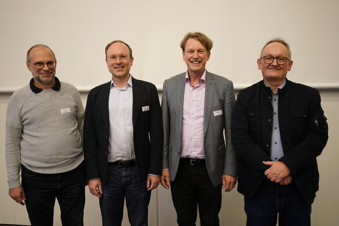 Alter und neuer Vorstand des FBTI
