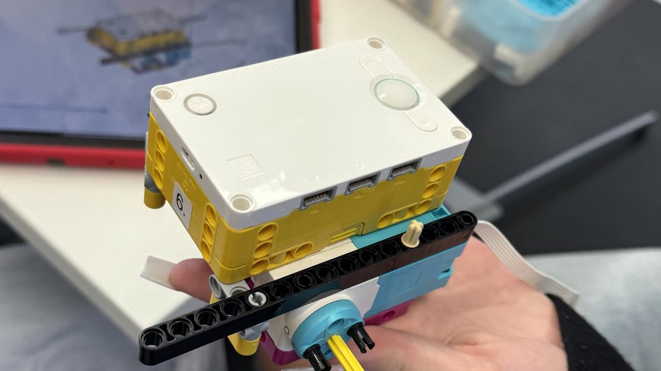 Mit Lego umgesetzte Aufgabenstellung.