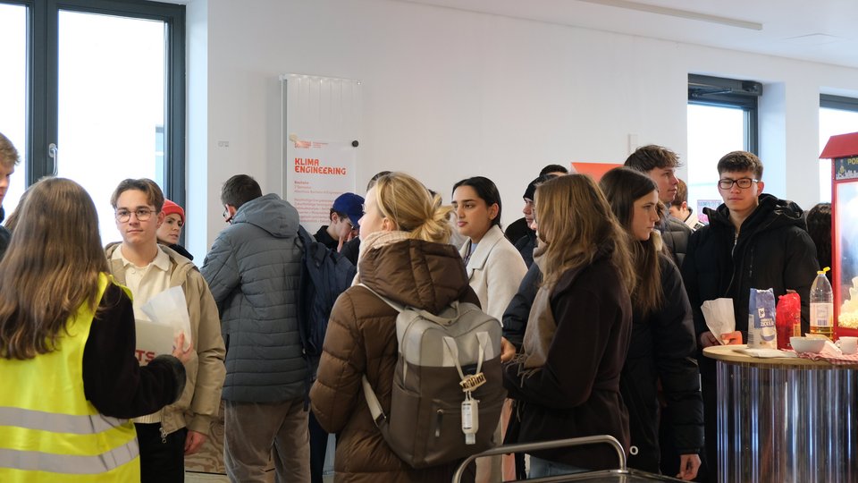 Studierende beim Studieninfotag 2025