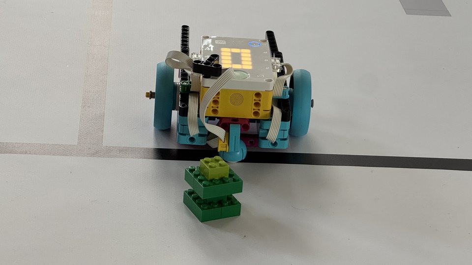 Mit Lego umgesetzte Aufgabenstellung.