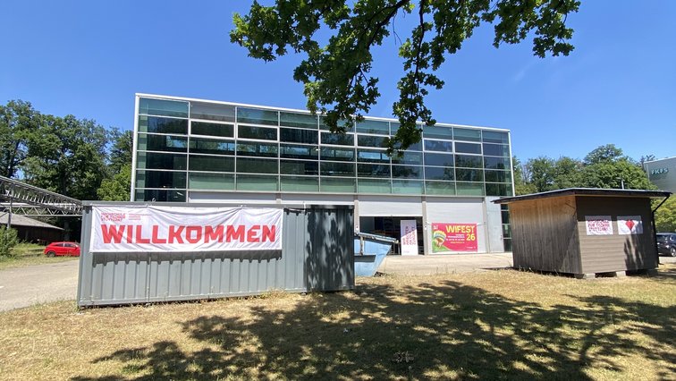 Beim Wissenschaftsfestival 2026 sich Schülerinnen und Schüler über das Studium an der HFT Stuttgart informieren