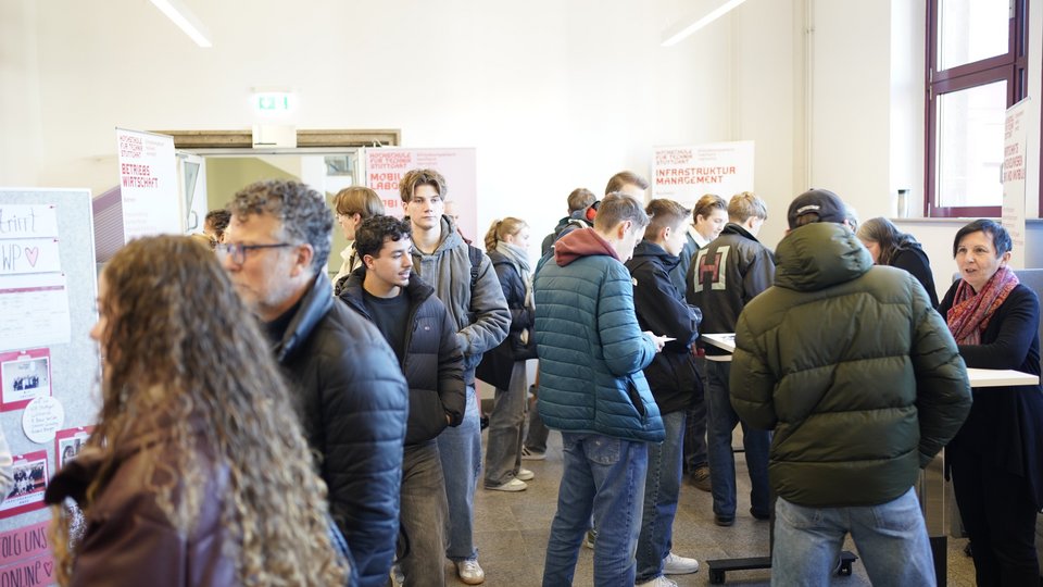 Studierende beim Studieninfotag 2025