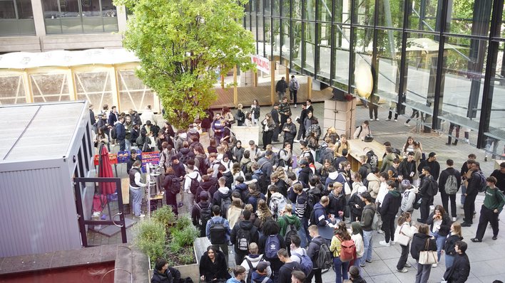 Studierende bei Ihrem Start ins Bachelor-Studium an der HFT Stuttgart