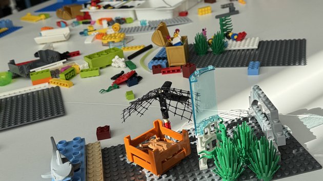 Mit Lego umgesetzte Aufgabenstellung.