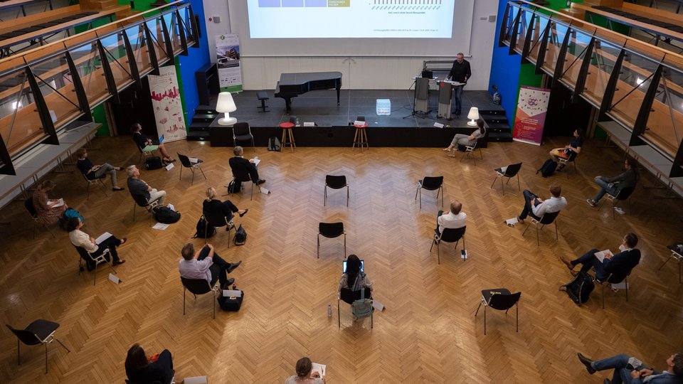 Treffen in der Aula der HFT Stuttgart