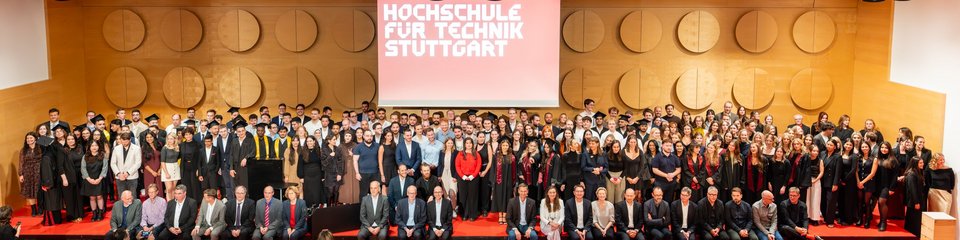 Viele Menschen im Hospitalhof bei der Graduierungsfeier am 2.10.der Fakultäten A und C