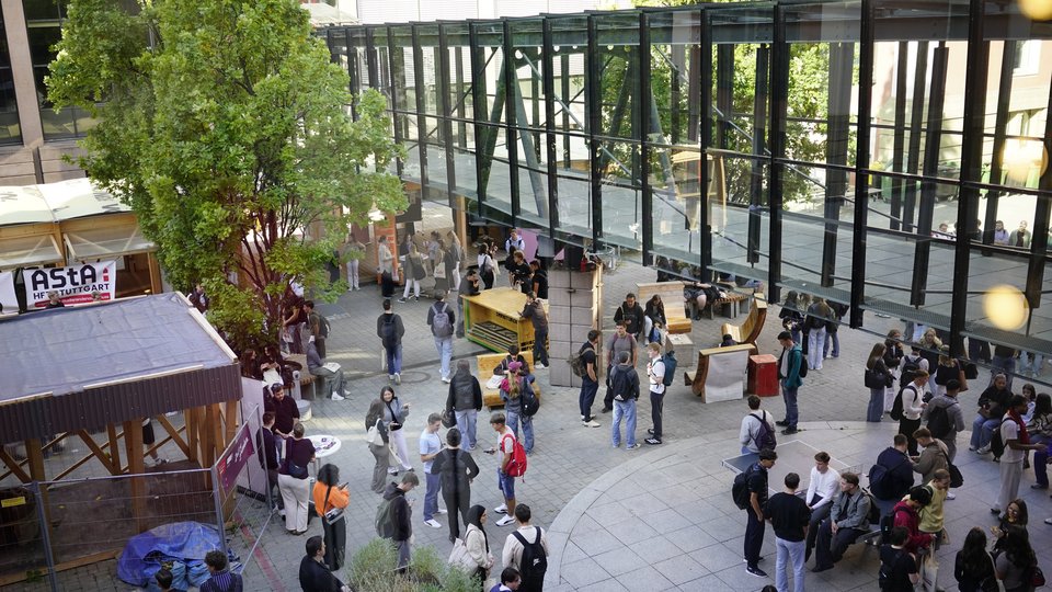 Erstsemesterbegrüssung WISE 2026 - Blick in den Innenhof