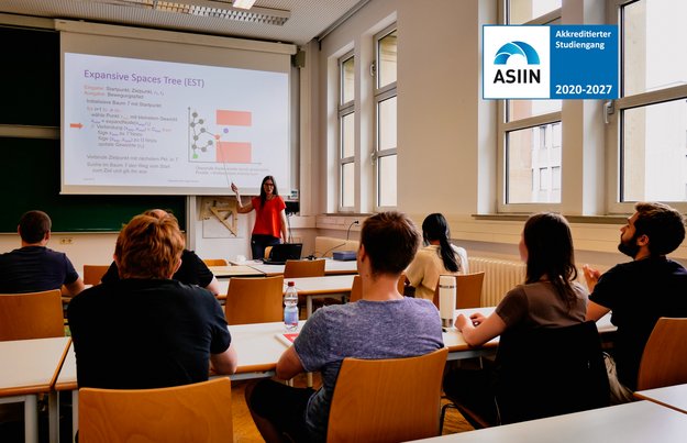 Mit Fachabitur bzw. Fachhochschulreife oder Abitur studieren Studentinnen und Studenten an der Hochschule für Technik Stuttgart (Baden-Württemberg) den Studiengang Angewandte Mathematik und Künstliche Intelligenz (KI). 