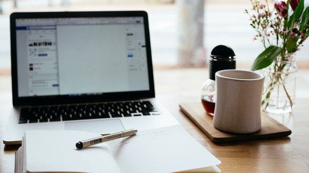 Notebook als Symbolbild für die Teilnahme an der Digitalen Studienberatung für den Bachelor-Studiengang Angewandte Mathematik und Künstliche Intelligenz an der HFT Stuttgart