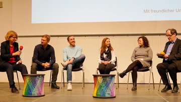 Podiumsdiskussion auf dem Tag der Mathematik 2023 an der Hochschule für Technik Stuttgart (eine Veranstaltung des Studienbereichs Mathematik an der HFT Stuttgart)))