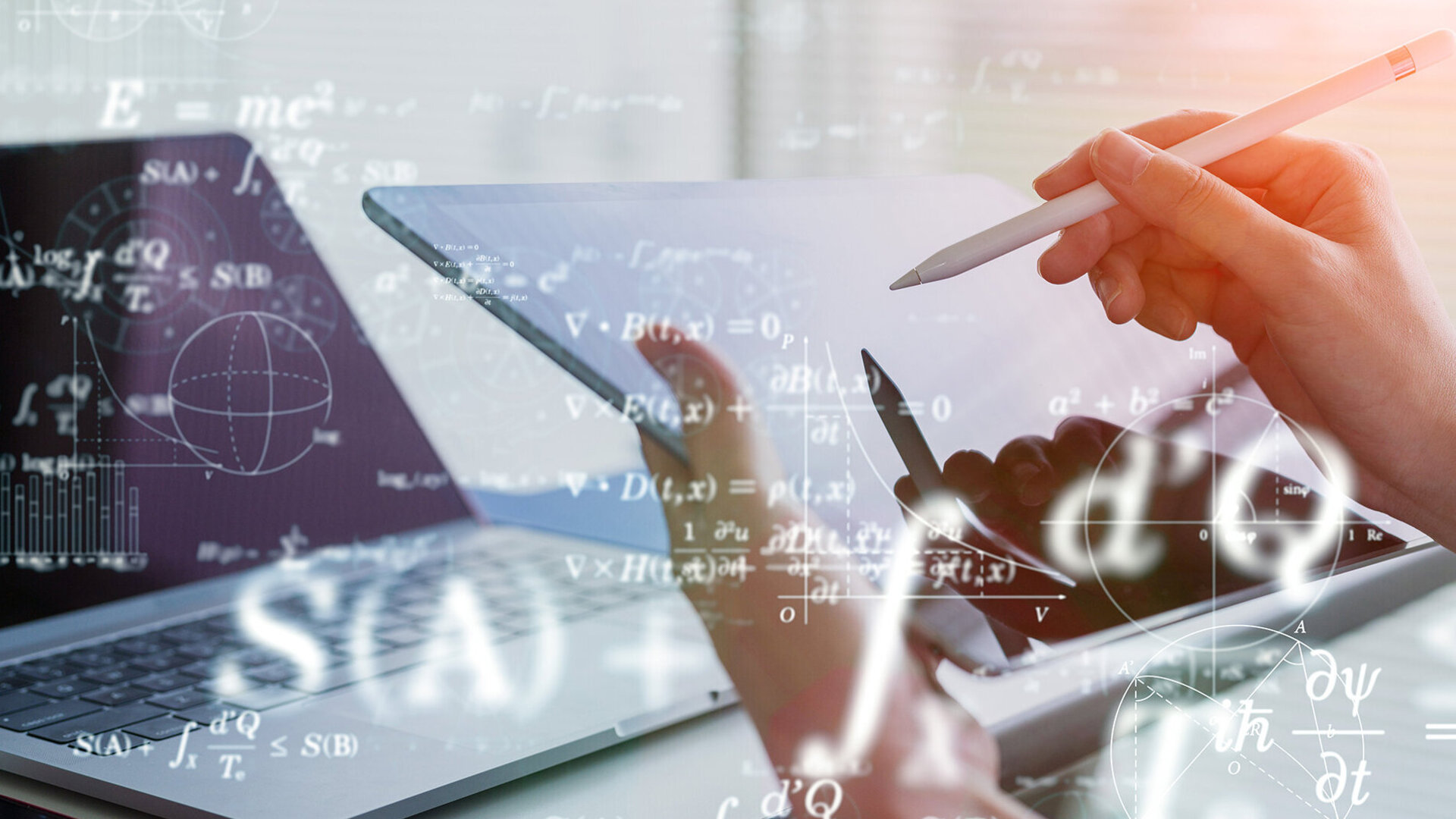 Symbolfoto - Eine Student:in des Studiengangs Angewandte Mathematik und Künstliche Intelligenz der Hochschule für Technik sitzt am Laptop/Tablet in ihrem Büro eines Baden-Württemberger Unternehmens, in dem Sie als Werkstudentin Mathe² Work & Study arbeitet. Sie entscheidet sich gerade auch noch für das Master Studium Mathematik an der HFT Stuttgart.