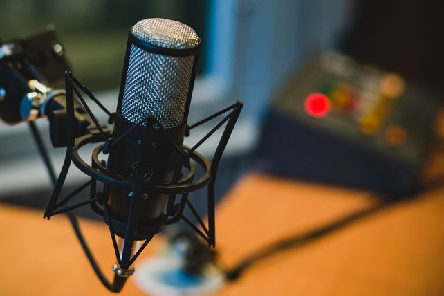 Ein Podcast-Mikrofon