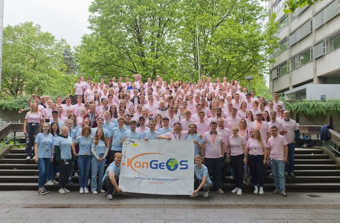 KonGeoS 2024 Gruppenfoto aller Teilnehmer:innen