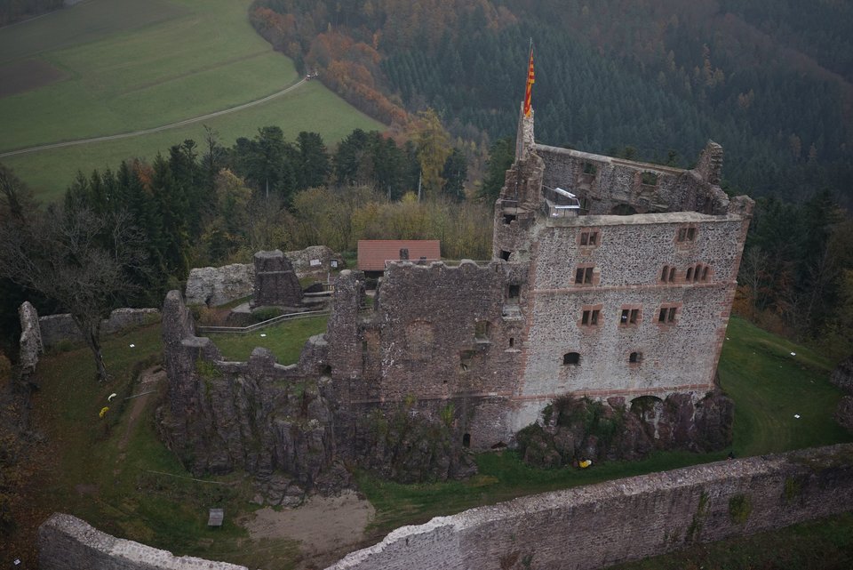 Burgruine Hohengeroldseck von der Vermessungsdrohne aus fotografiert