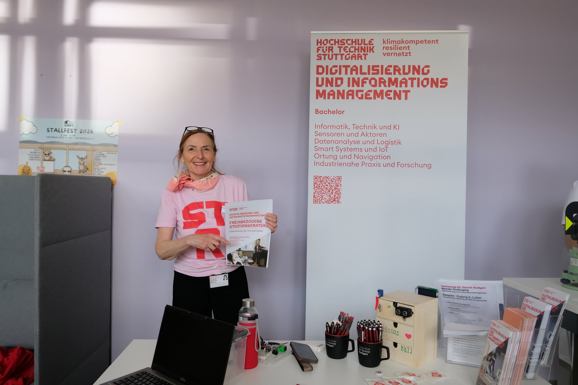 Elisabeth Kraxner bei der fachbezogenen Studienberatung BDI
