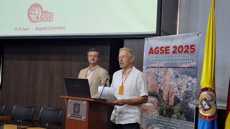 Prof. Franz-Josef Behr intruduces our Keynote Speaker Dr. Miguel Vallejo