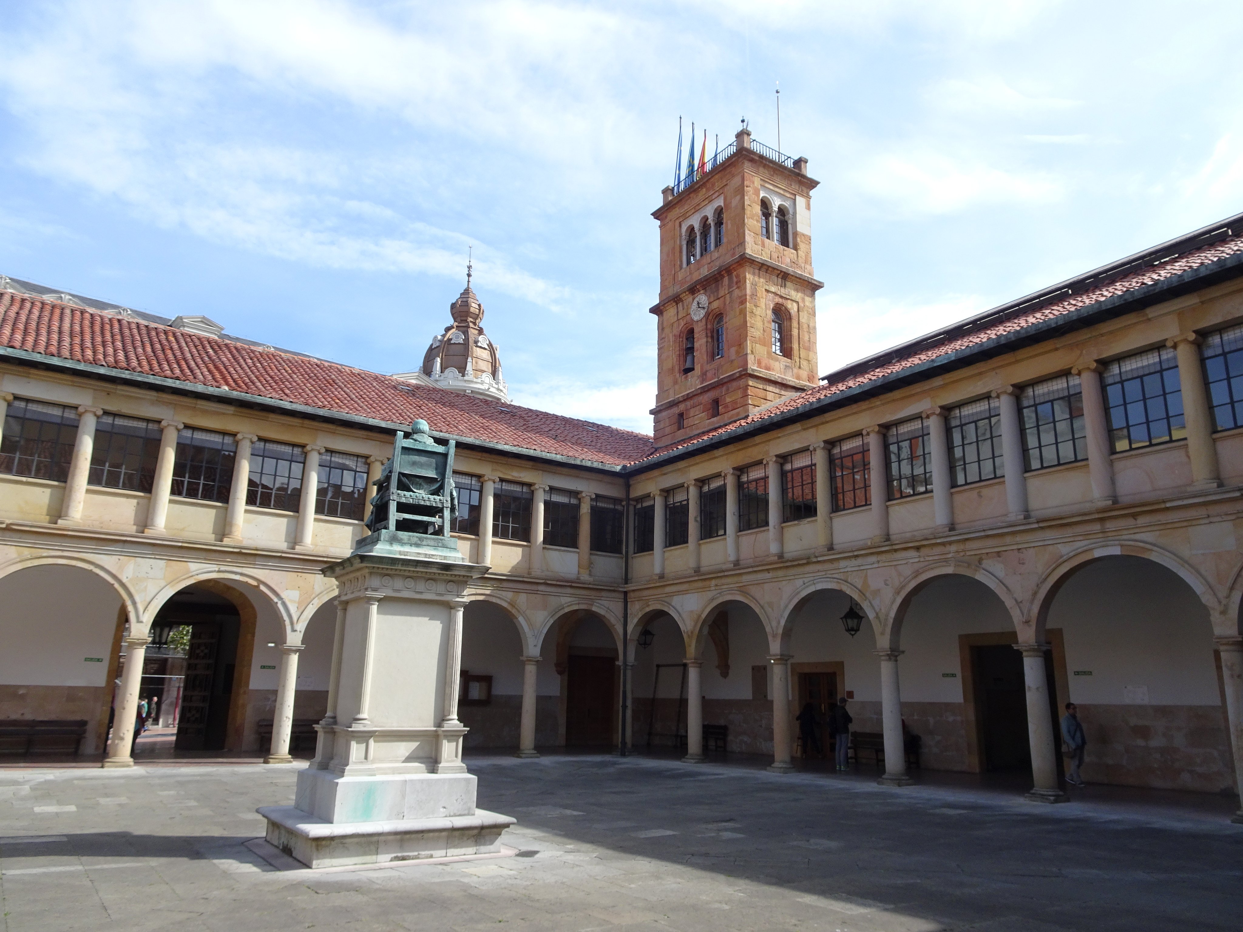Historischer-Campus-Oviedo-Spanien.jpg