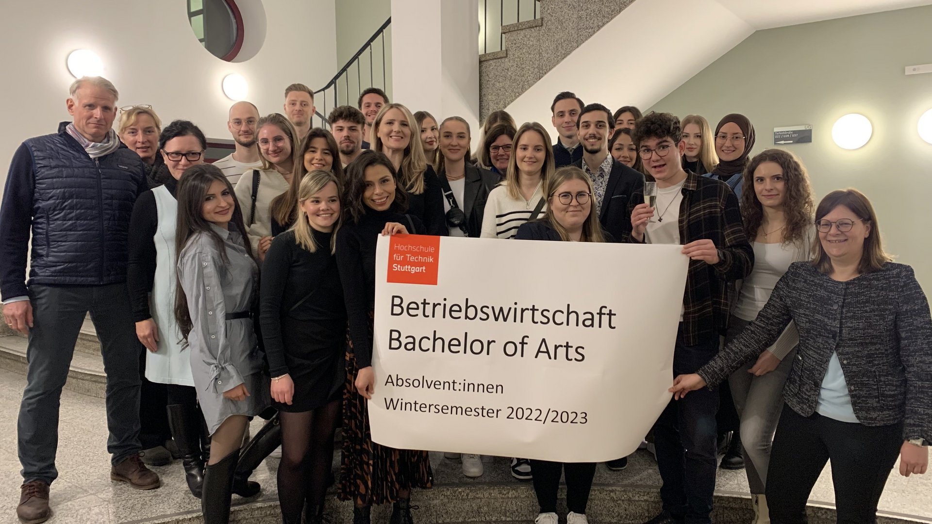 Die Absolvent:Innen des Studienganges Betriebswirtschaft im Wintersemester 2022 / 2023