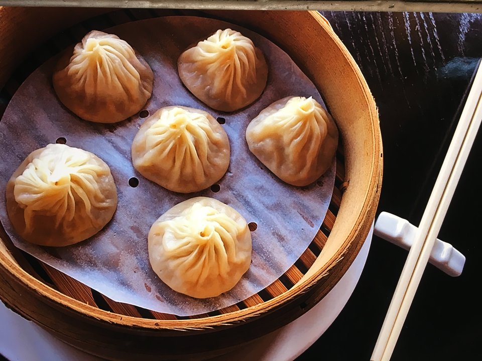 Dim-Sum-mit-Stäbchen.jpg