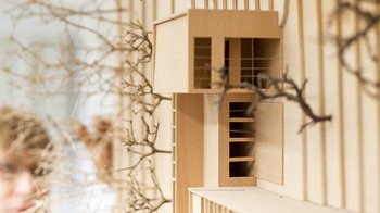 Ein Holzmodell eines Hauses